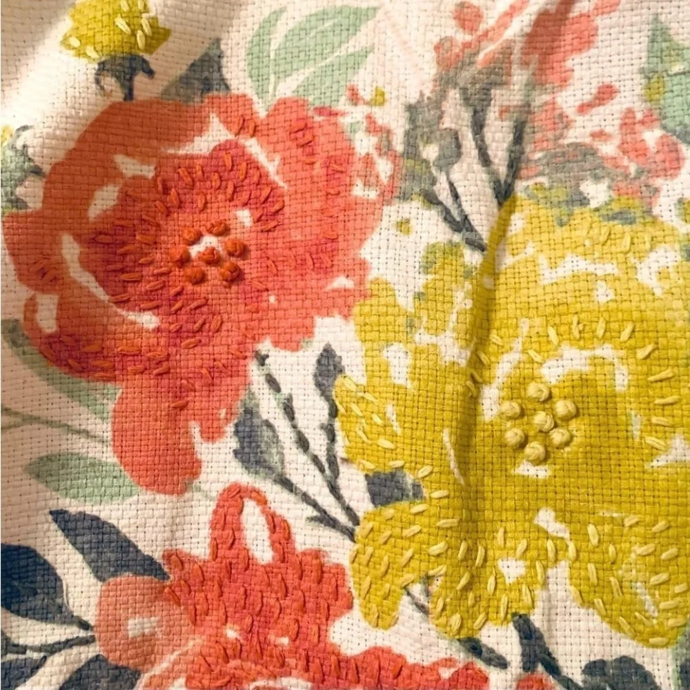 Cynthia Rowley Cotton Floral Pillow Sham W/Tassel 
Love on flip side - Picture 12 of 16